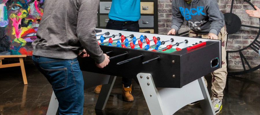 Как играть в настольный футбол