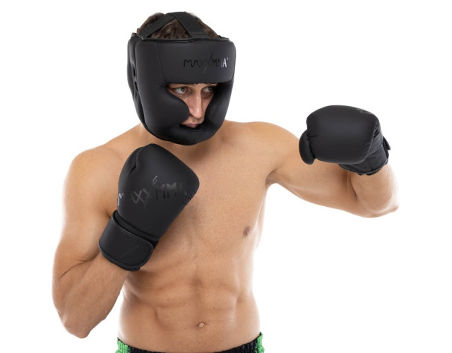 Перчатки боксерские MaxxMMA GB10 12унций черные
