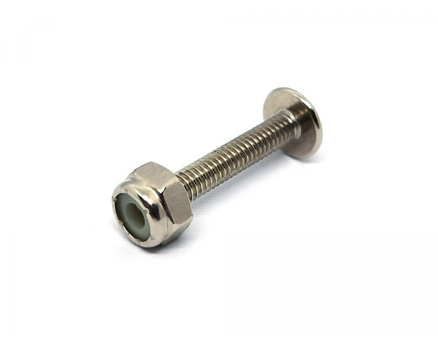 Болт с гайкой для крепления футболистов 16мм